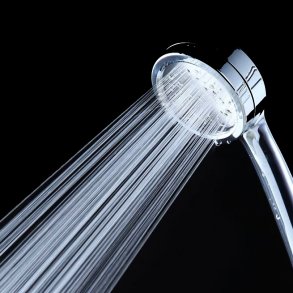 Brusehoved med aktivt kulfilter